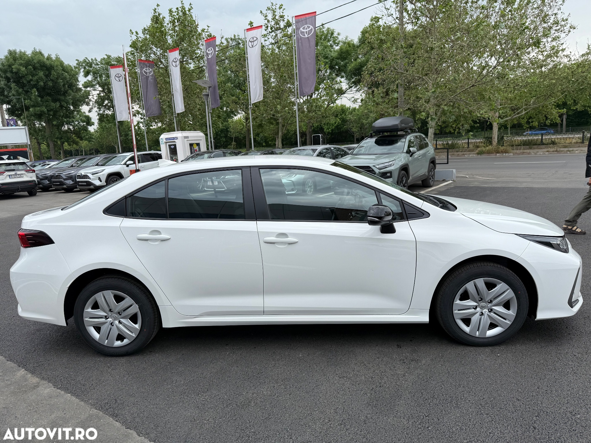 Toyota Corolla Sedan 1.8 HEV Eco - 8