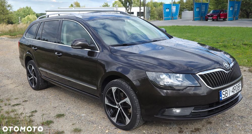 Skoda Superb 2.0 TDI 4x4 Elegance Outdoor DSG - 3
