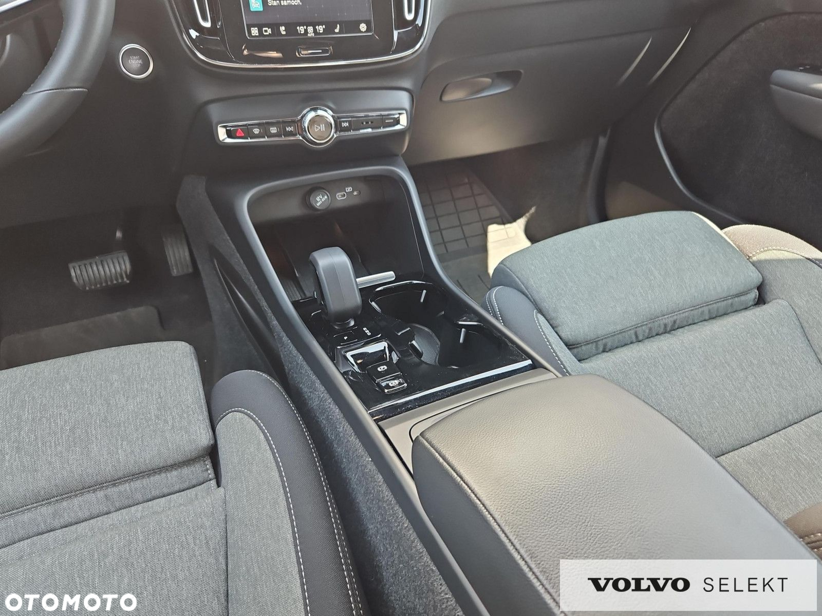 Volvo XC 40 B3 Plus Dark - 24
