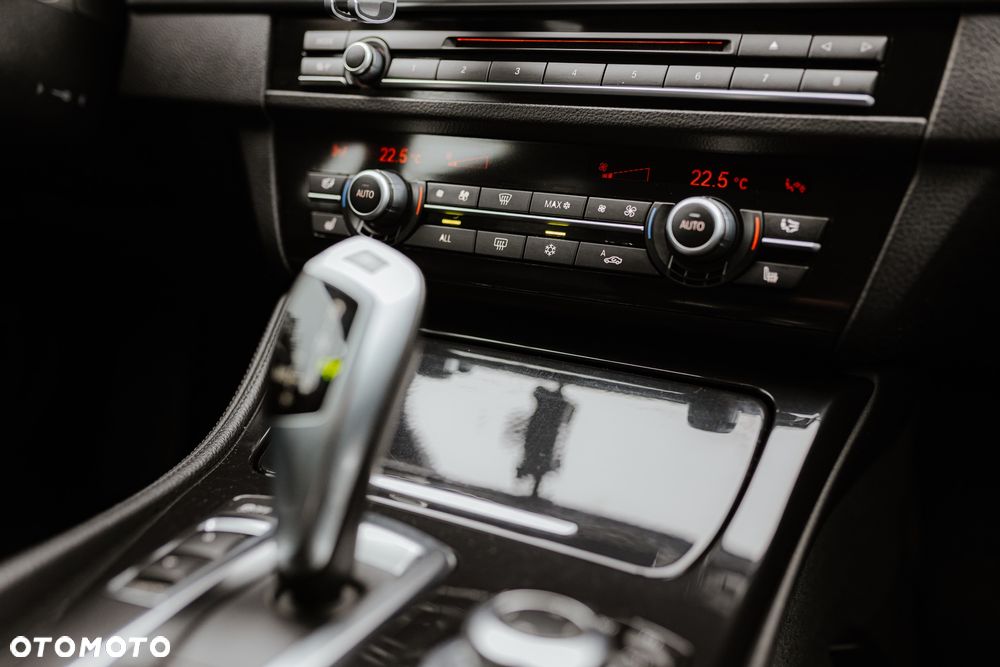 BMW Seria 5 520d xDrive - 16