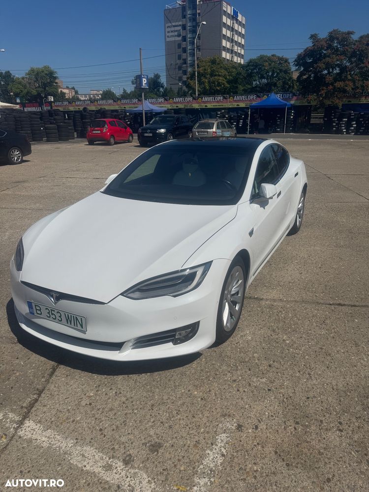 Tesla Model S - 1