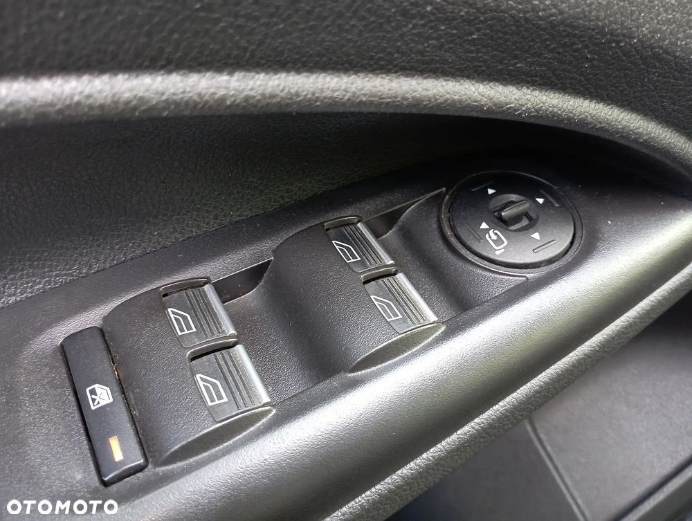 Ford Tourneo Connect Grand - 16