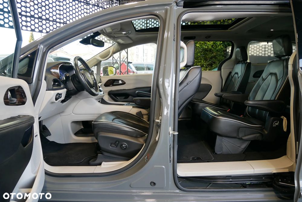 Chrysler Pacifica - 8