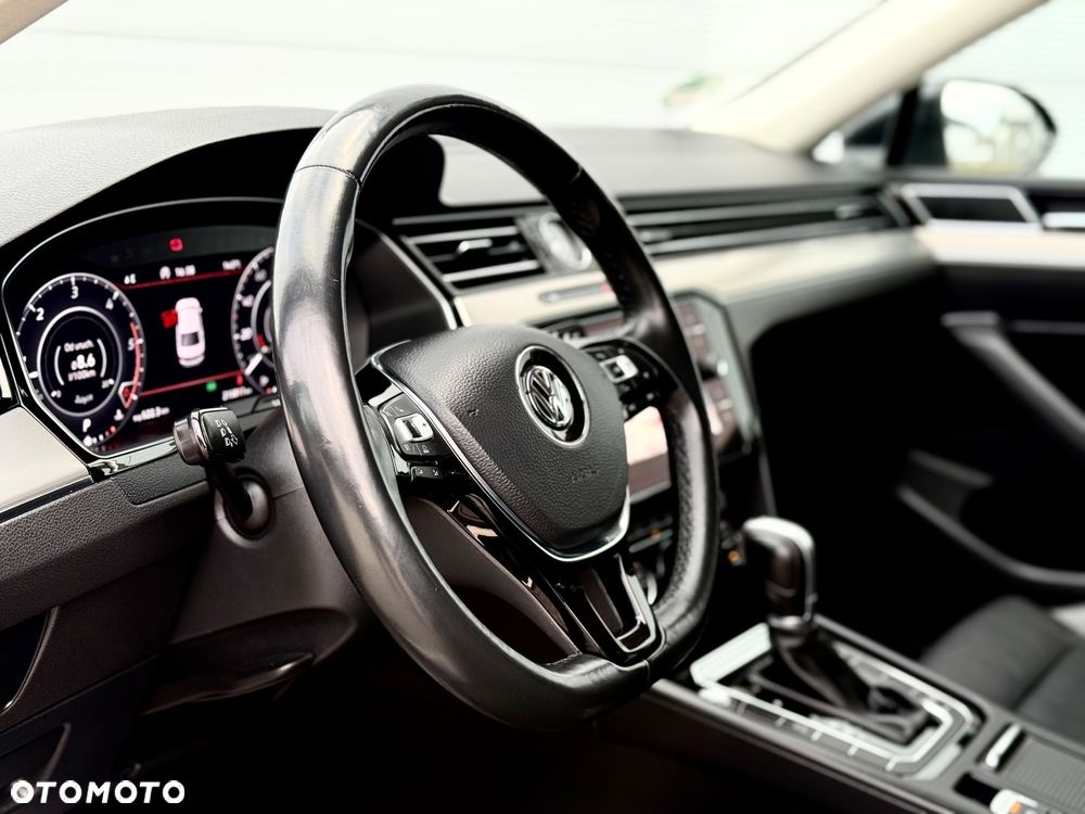 Volkswagen Passat 1.6 TDI SCR DSG - 23
