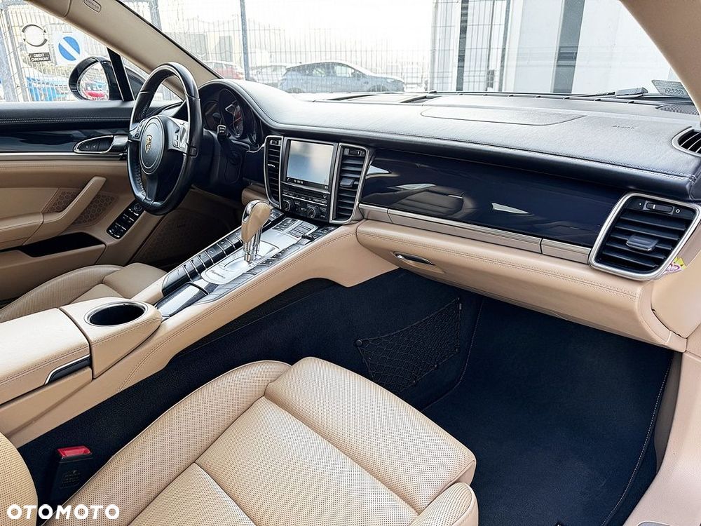 Porsche Panamera 4 - 10