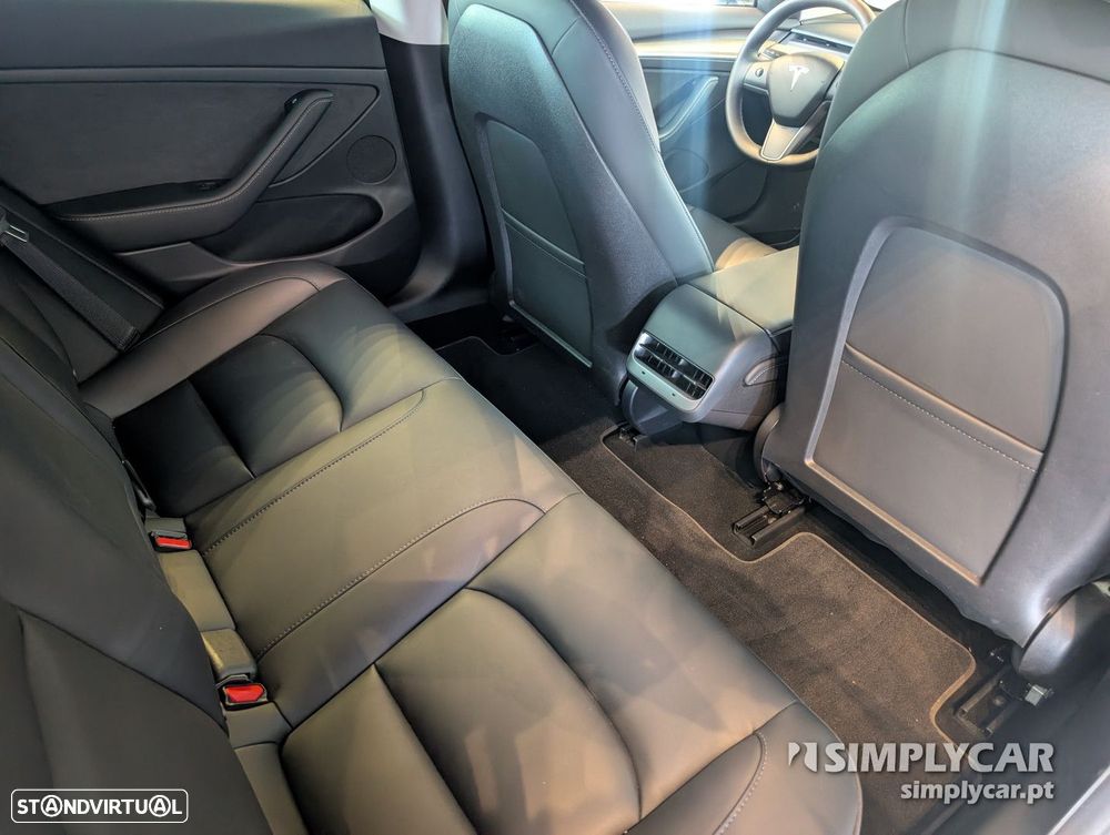 Tesla Model 3 - 4