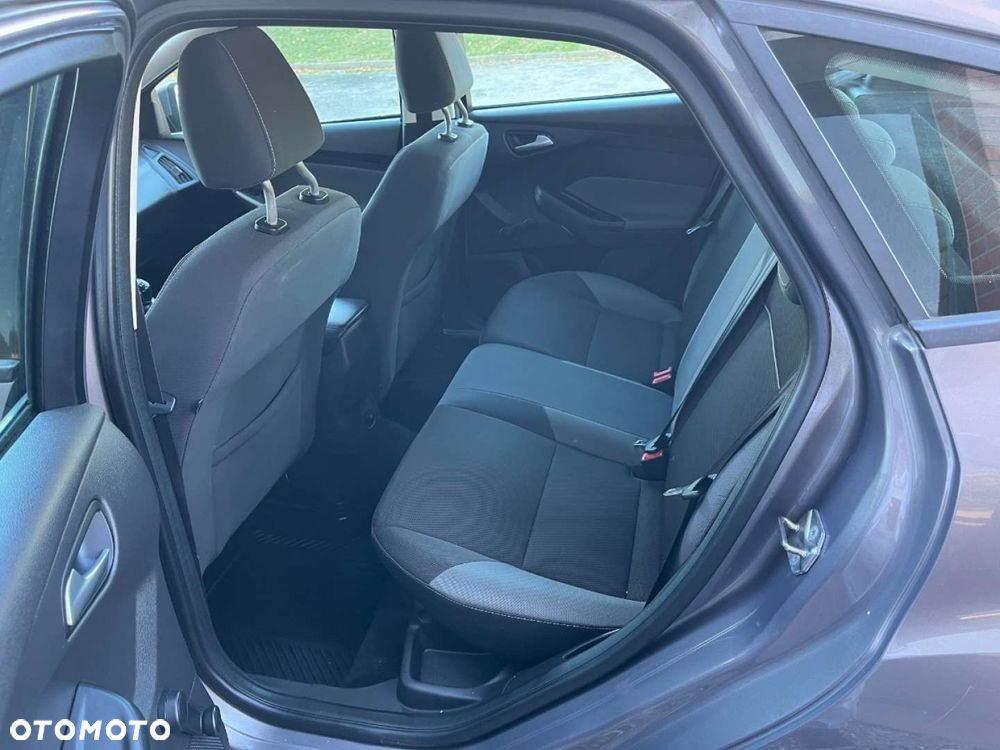 Ford Focus 1.6 Ambiente - 17