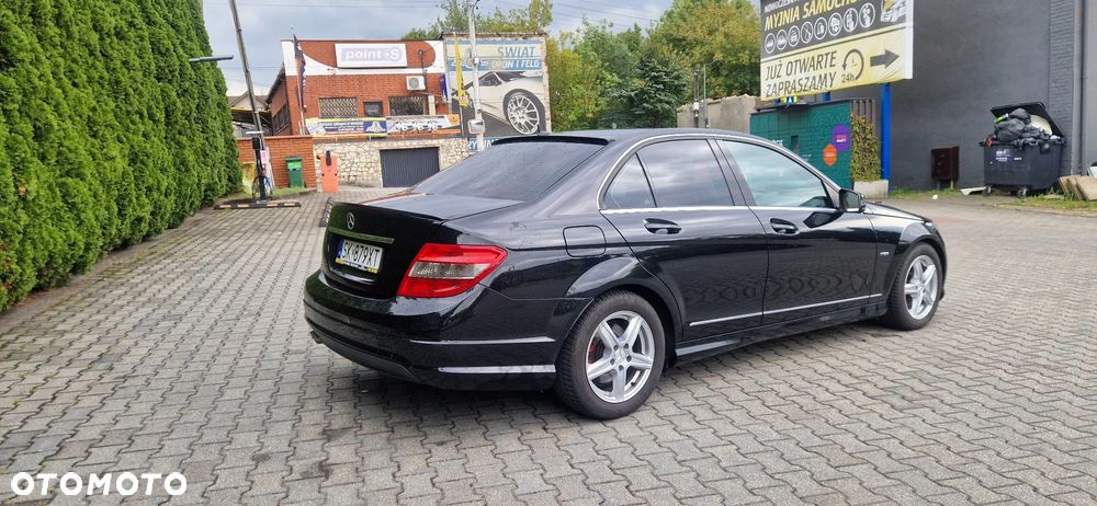 Mercedes-Benz Klasa C 180 CGI BlueEFFICIENCY Avantgarde - 3