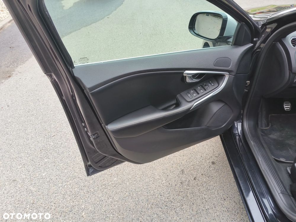 Volvo V40 D4 Drive-E R-Design Summum - 12