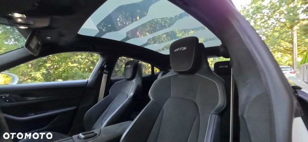 Porsche Taycan - 8