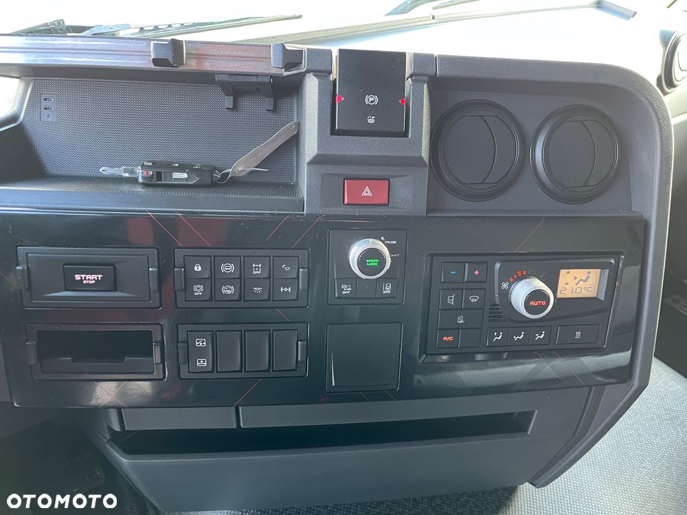 Renault T480 Sleeper Cab - 10