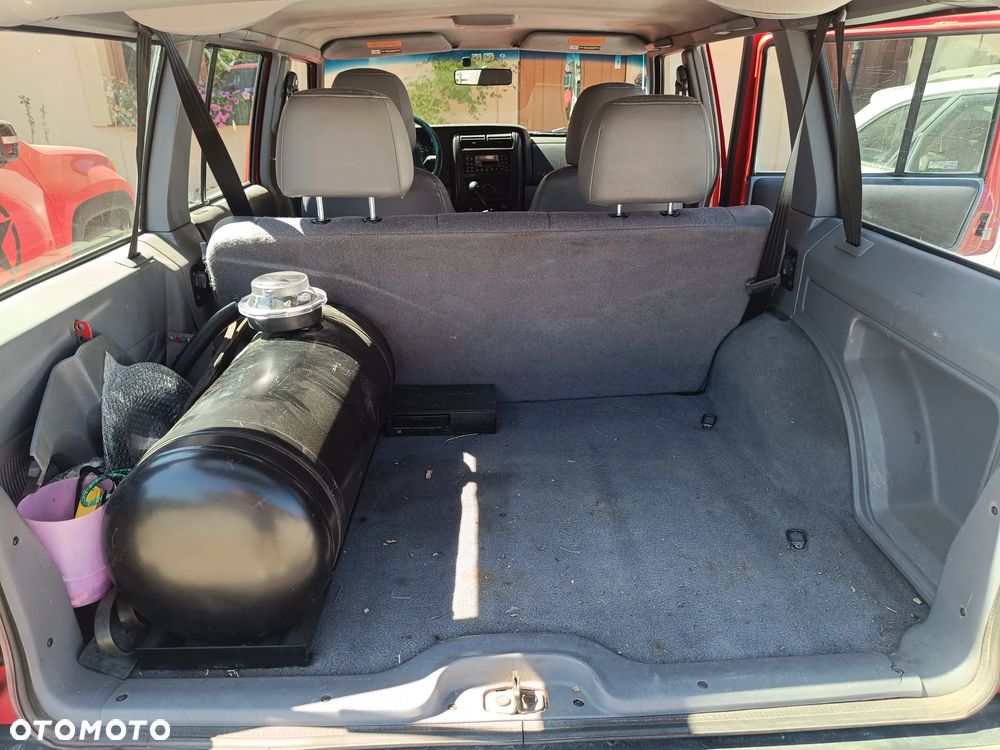 Jeep Cherokee 2.5 Sport - 18