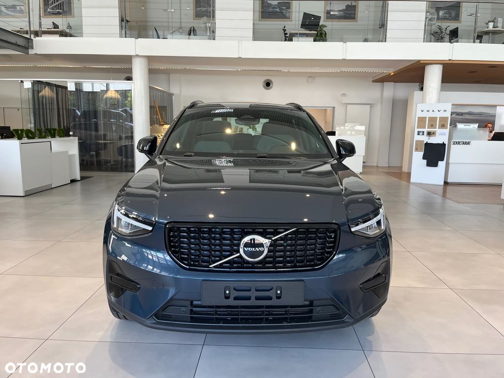 Volvo XC 40 B3 Plus Dark - 3