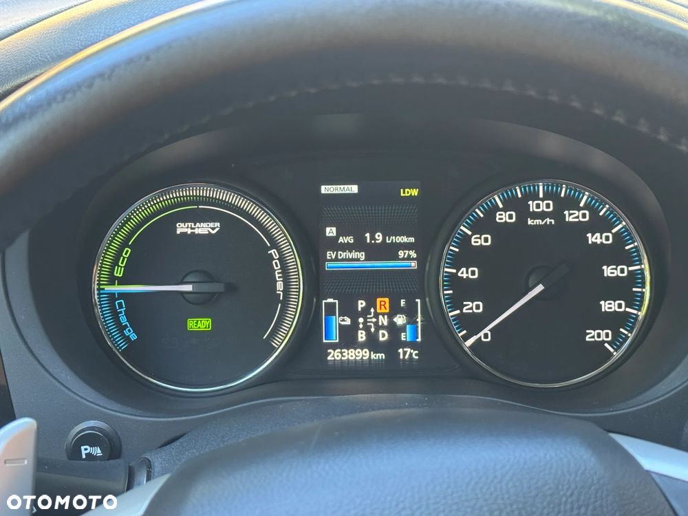 Mitsubishi Outlander PHEV Instyle NAVI + - 17