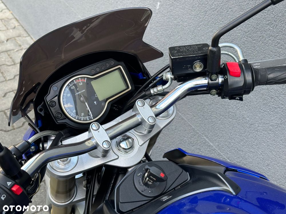 Suzuki GSR - 18