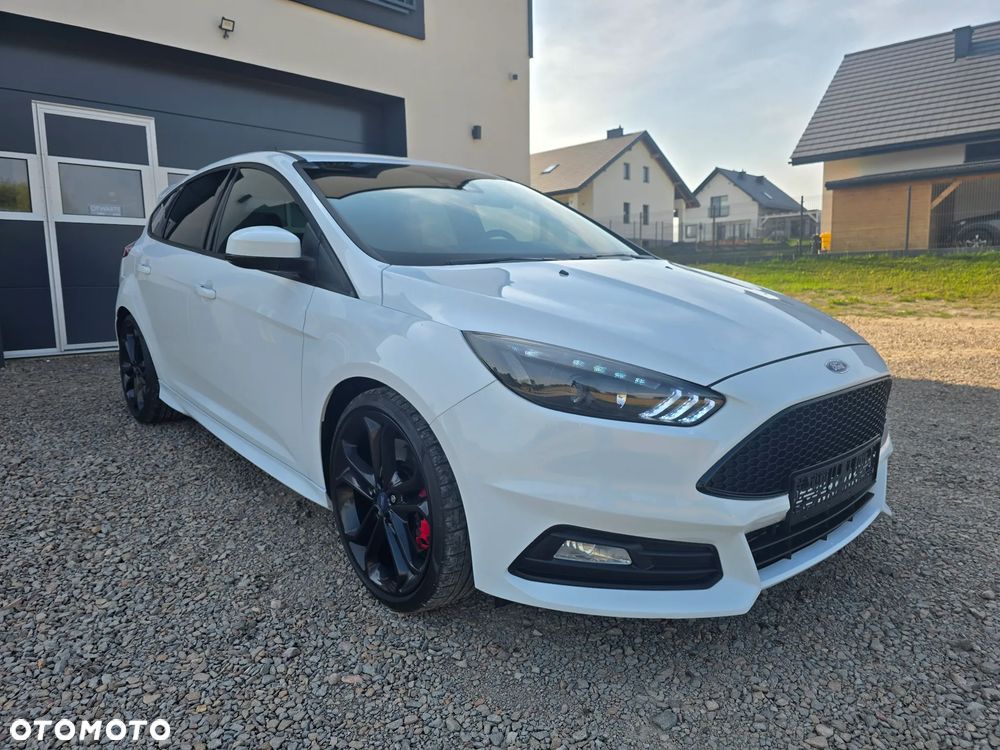 Ford Focus 2.0 EcoBoost ST mit Leder-Sport-Paket - 9