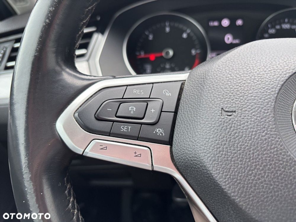 Volkswagen Passat - 27