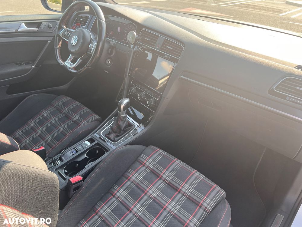 Volkswagen Golf 2.0 TSI DSG GTI - 13