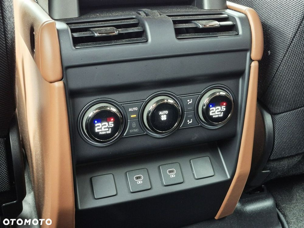 Land Rover Defender 110 P635 OCTA - 27