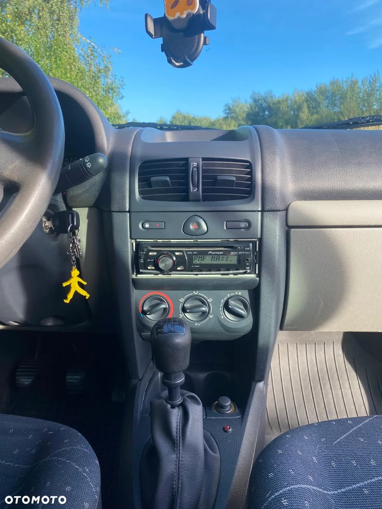 Renault Clio 1.2 16V Authentique - 21