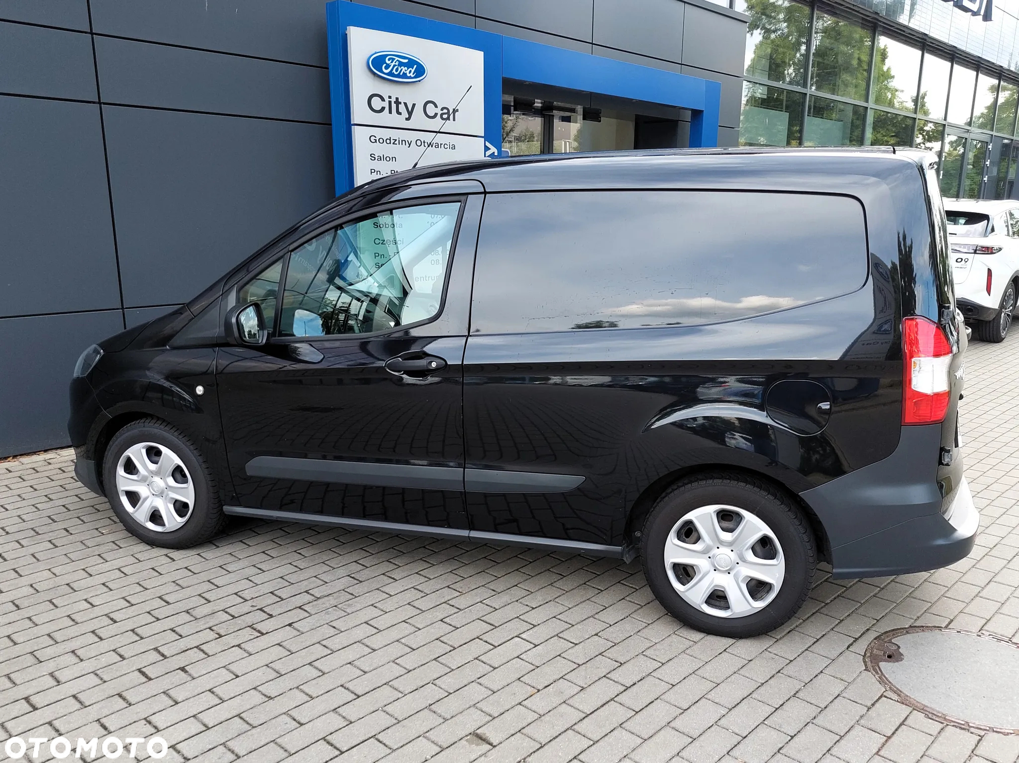 Ford COURIER - 31