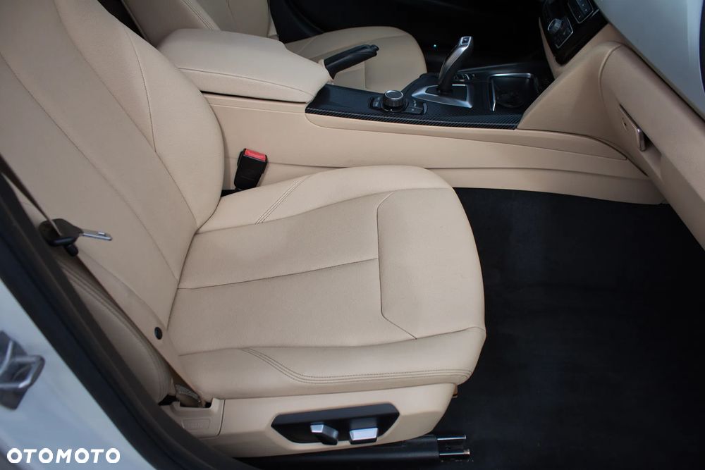 BMW Seria 3 320i xDrive Edition Luxury Line Purity - 19