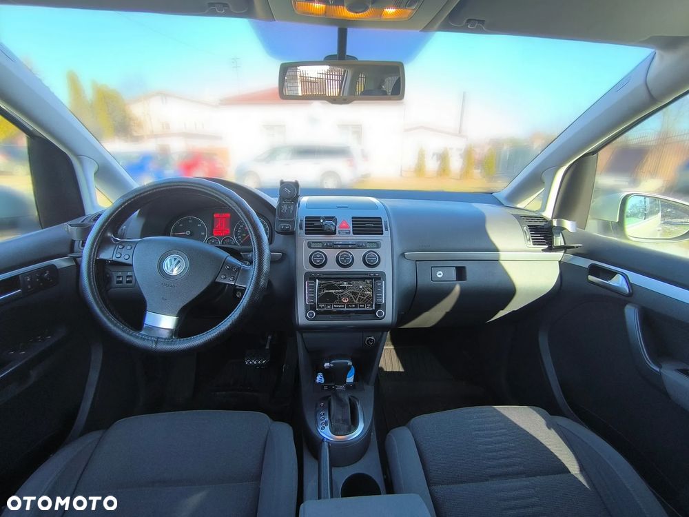 Volkswagen Touran 2.0 TDI DSG Highline - 26