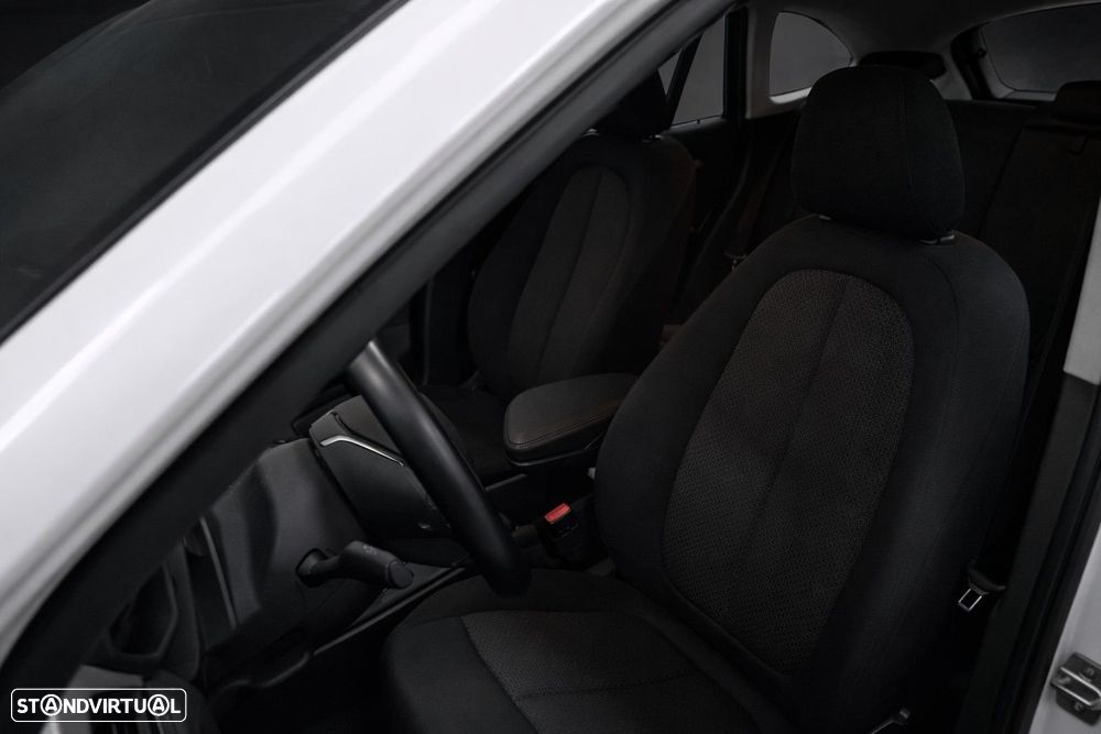 BMW X1 25 e xDrive Corporate Edition - 6