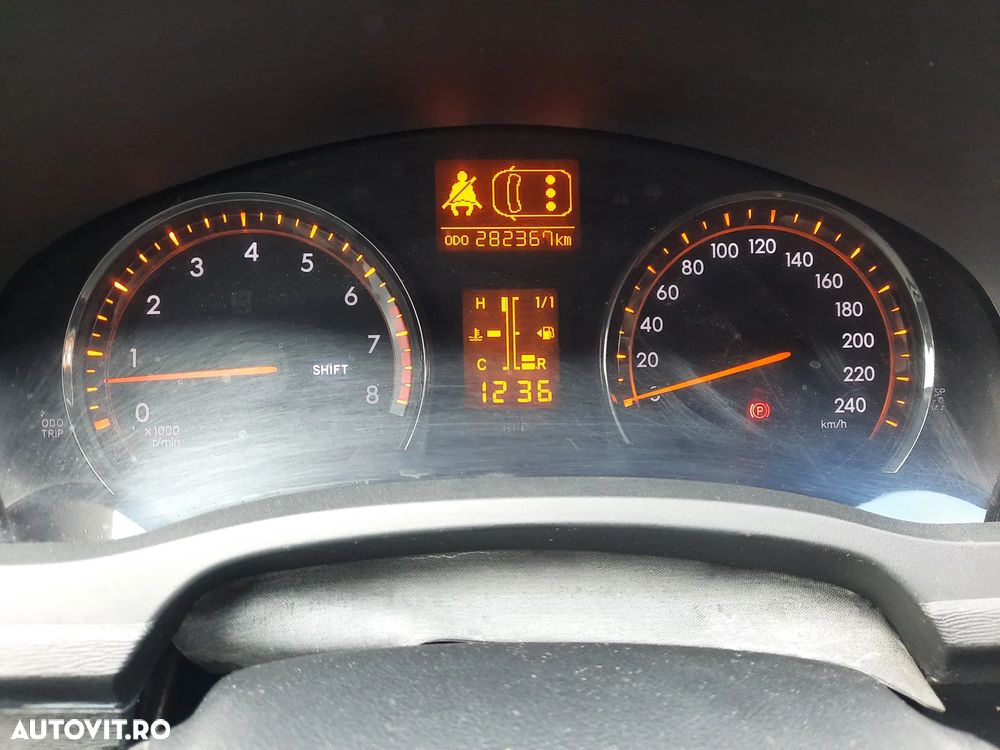 Toyota Avensis 1.8 Elegance - 8