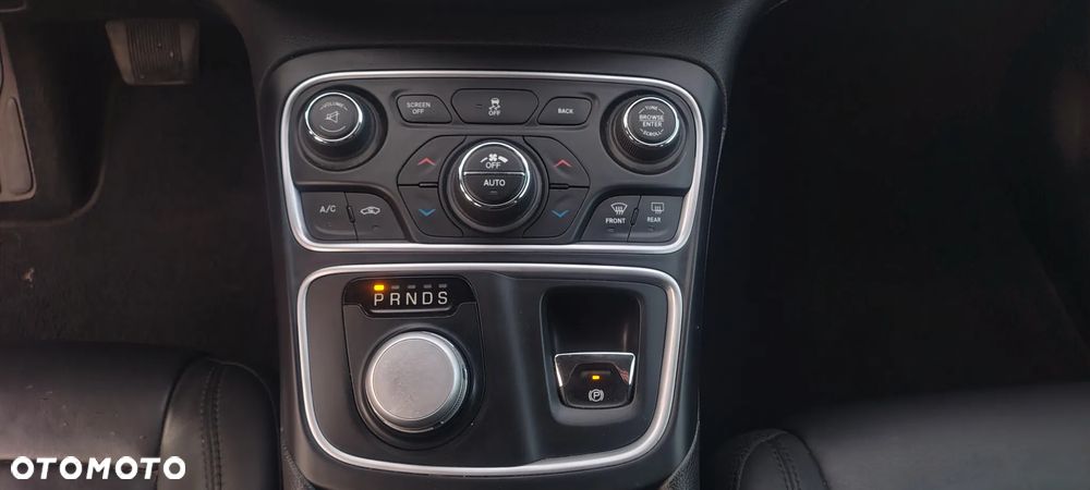 Chrysler 200 - 16