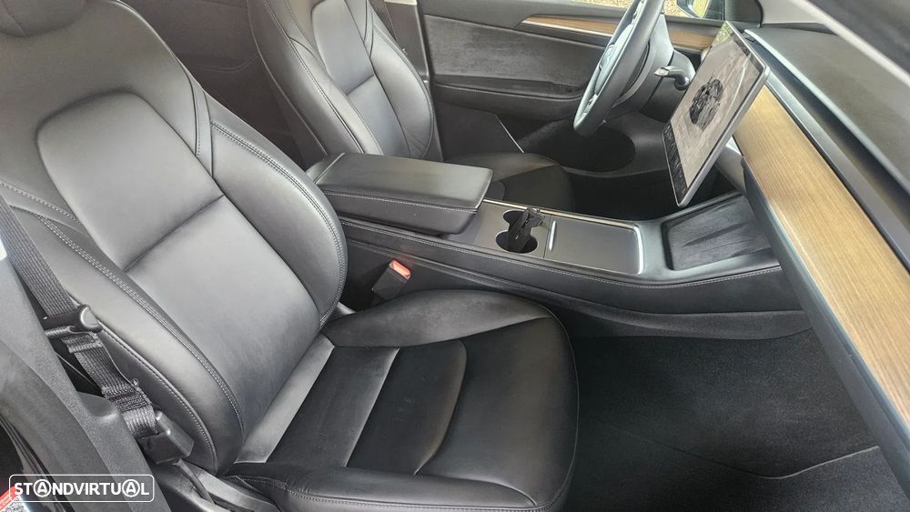 Tesla Model Y Long Range Dual Motor AWD - 32
