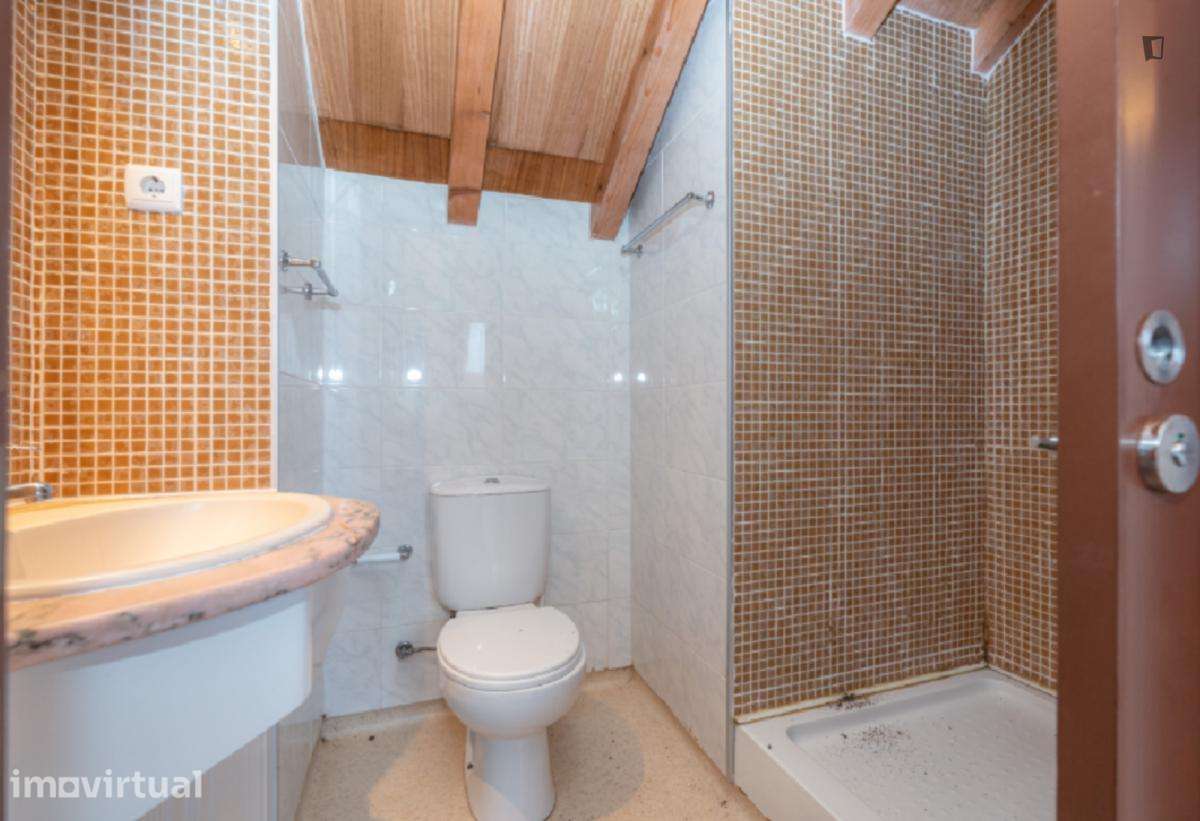 Quarto - localizado em São Martinho de Bispo Coimbra - Grande imagem: 2/18