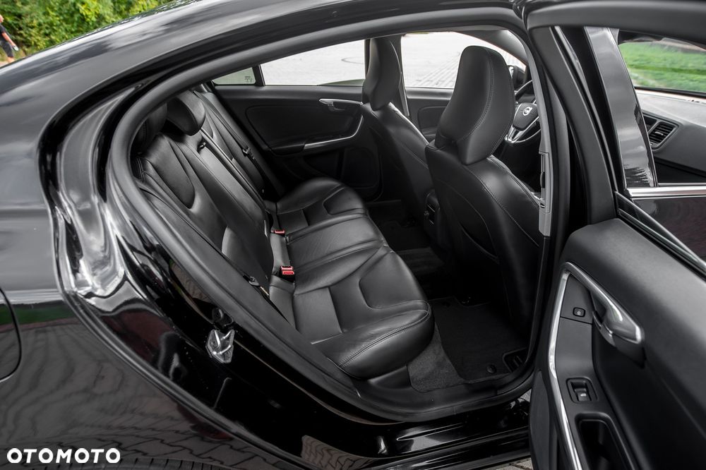 Volvo S60 D5 AWD Geartronic Kinetic - 23