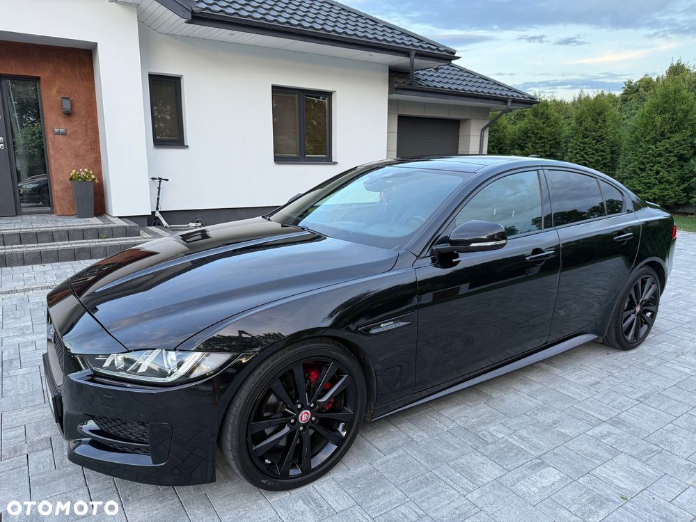 Jaguar XE 2.0 D AWD R-Sport - 8