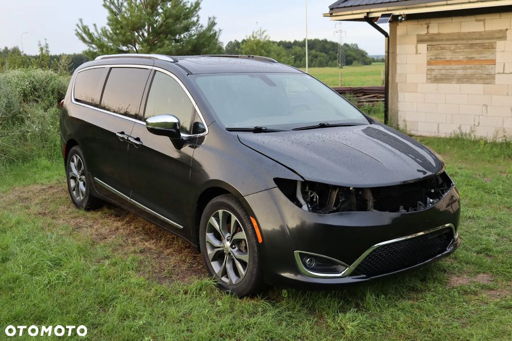 Chrysler Pacifica - 2