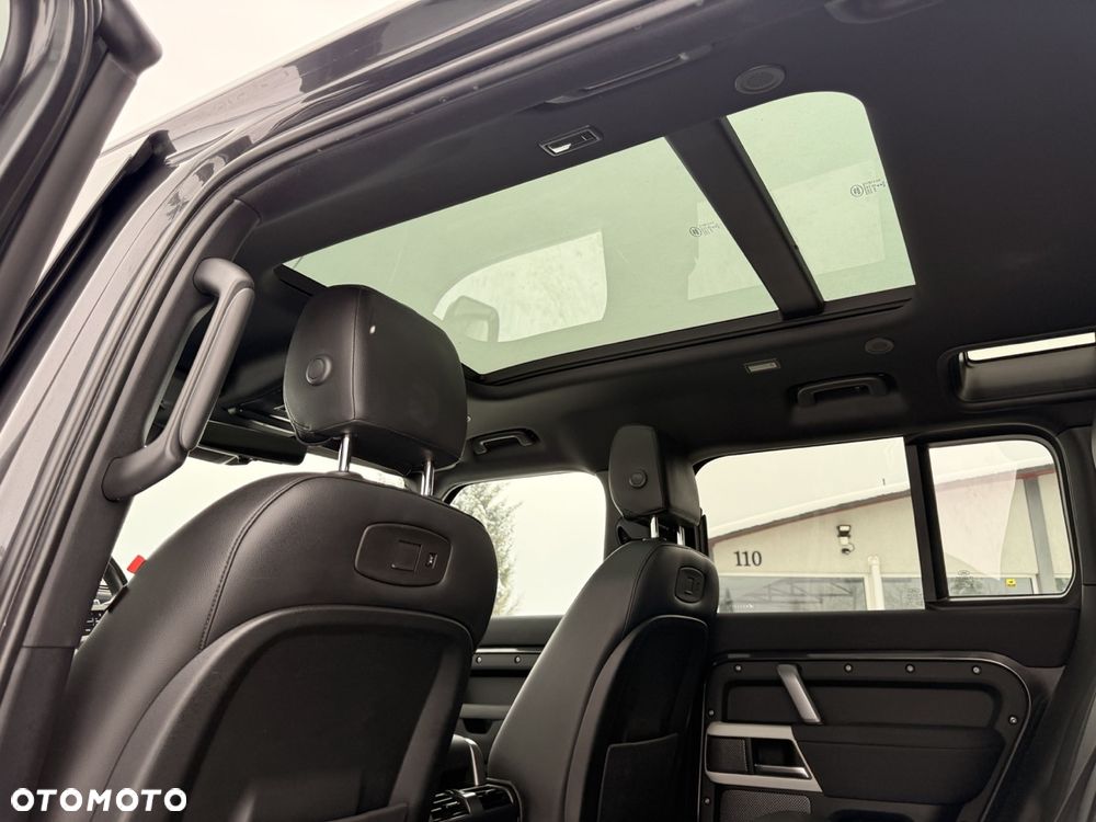 Land Rover Defender - 24