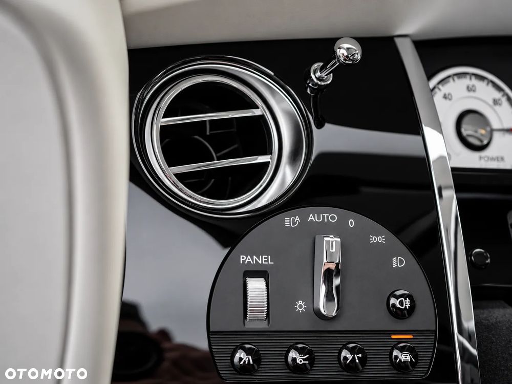 Rolls-Royce Wraith - 24