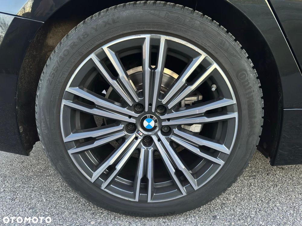 BMW Seria 3 318i M Sport - 34