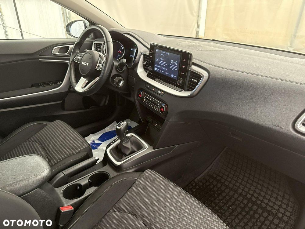 Kia Ceed - 24