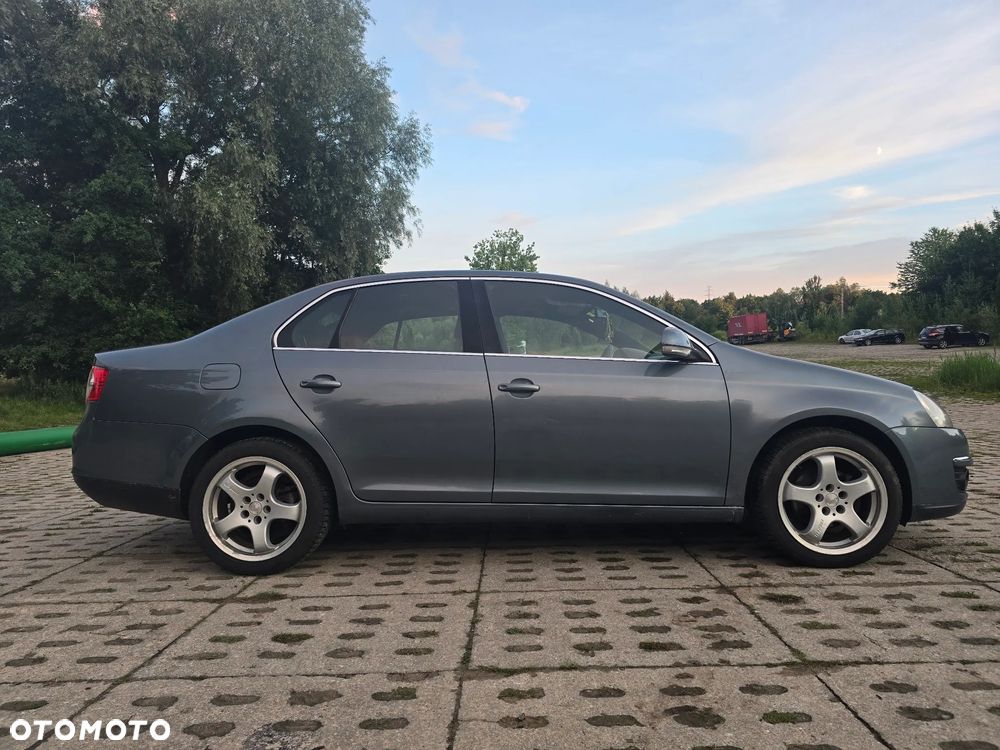 Volkswagen Jetta 2.0 TDI Comfortline - 5