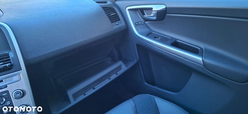 Volvo XC 60 D5 AWD Momentum - 22