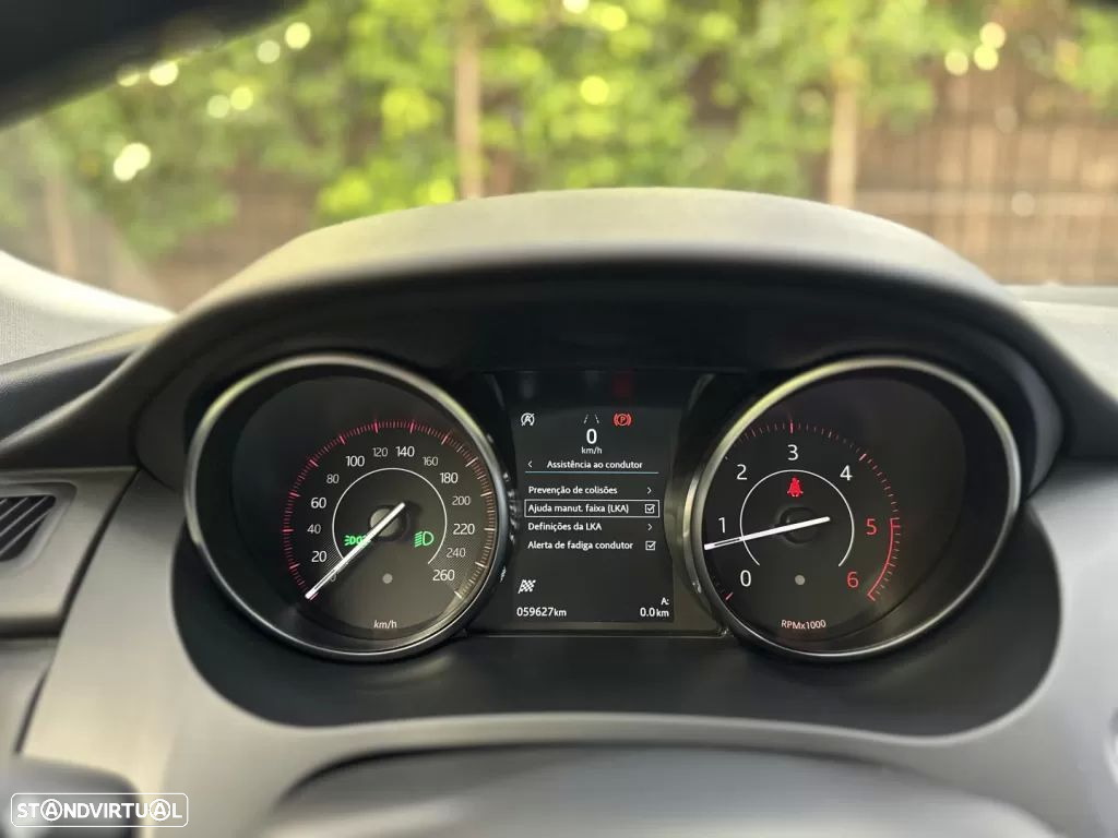 Jaguar E-Pace 2.0 i4D - 44