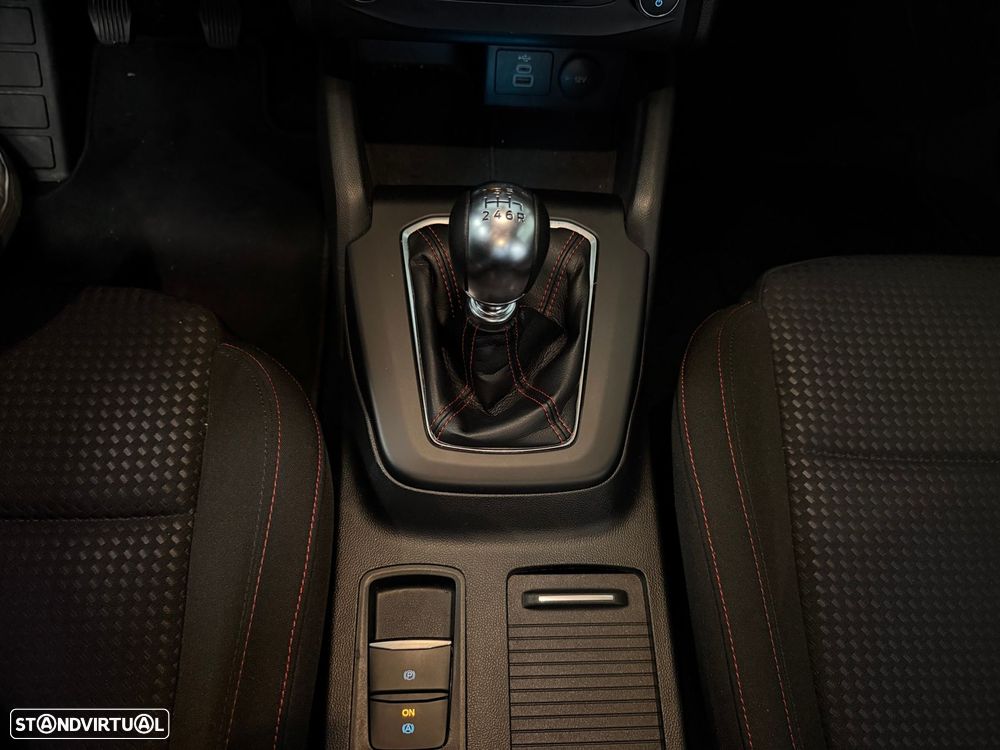 Ford Focus 1.0 EcoBoost MHEV ST-Line - 29