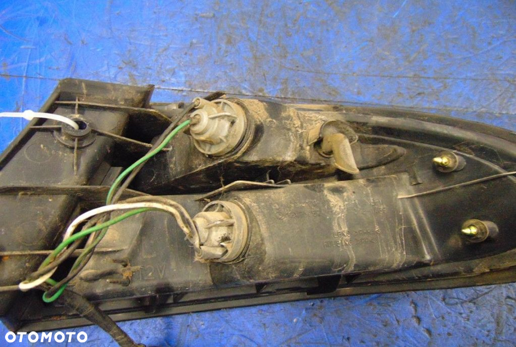 MAZDA 323 V LAMPA LEWY TYŁ - 4