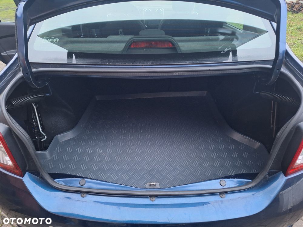 Dacia Logan 1.2 16V Laureate - 11