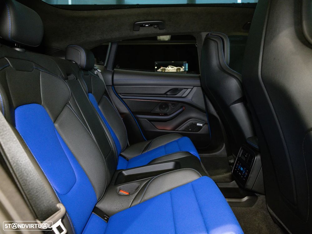 Porsche Taycan Sport Turismo GTS - 29