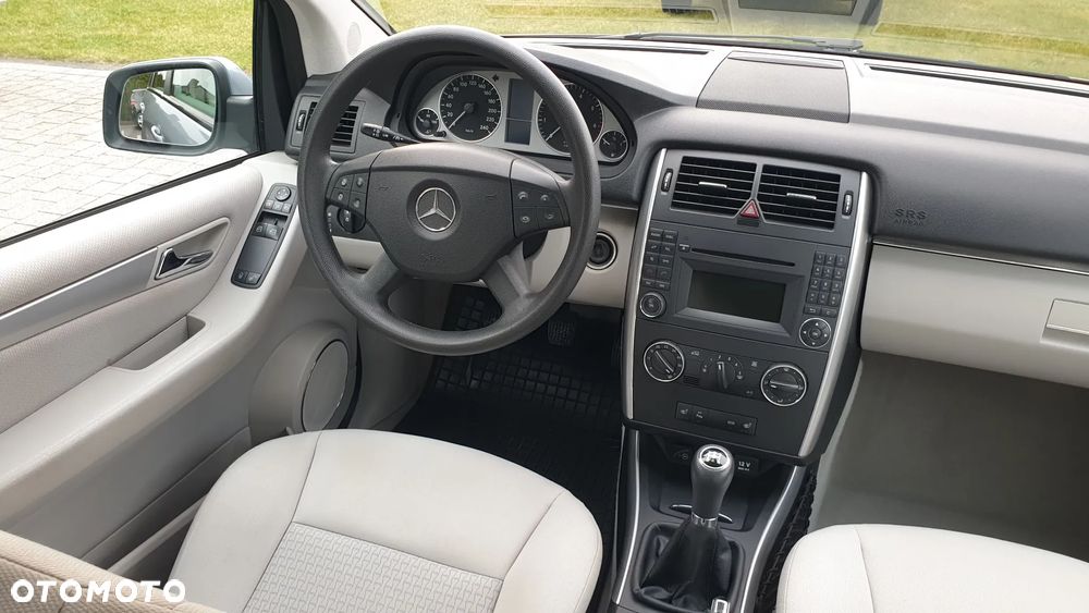 Mercedes-Benz Klasa B 180 BlueEFFICIENCY Edition - 13