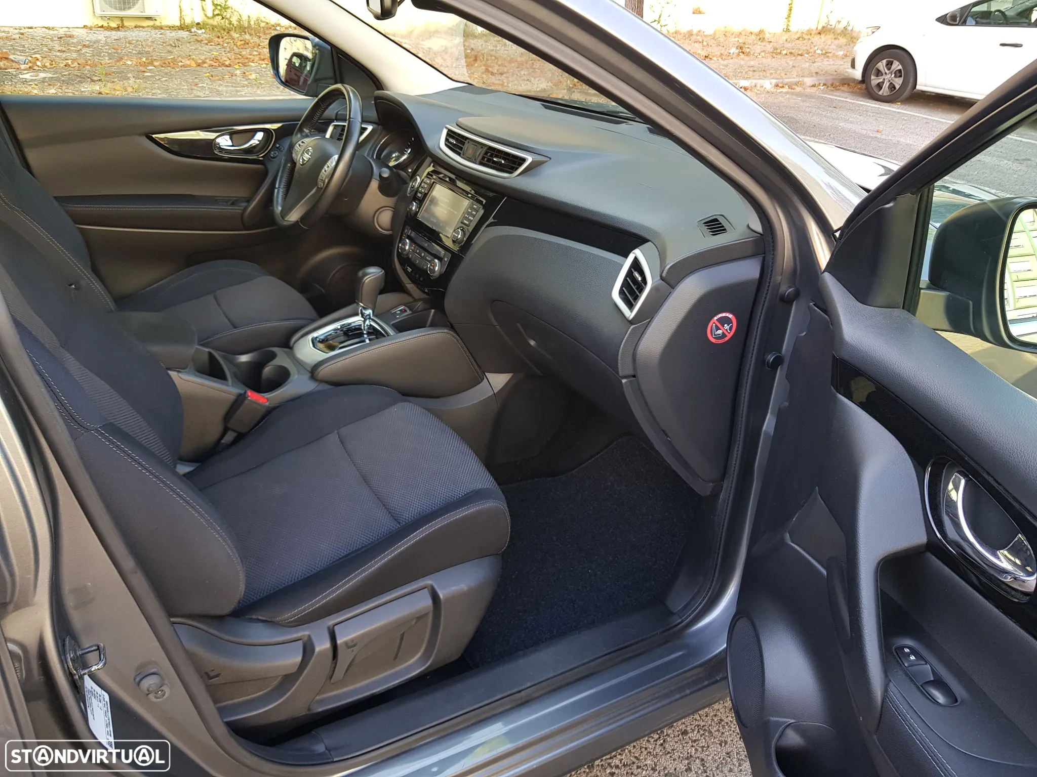 Nissan Qashqai 1.6 dCi 360 Xtronic - 34