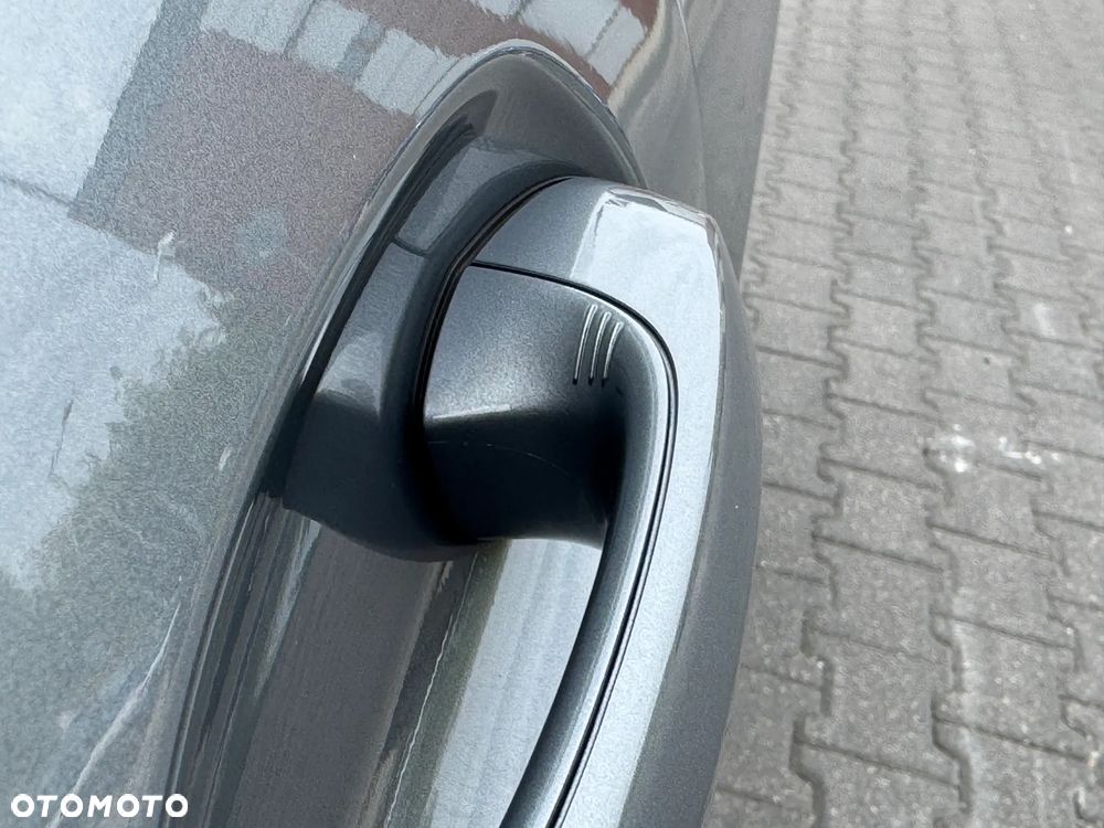 BMW Seria 1 120 mHEV - 28
