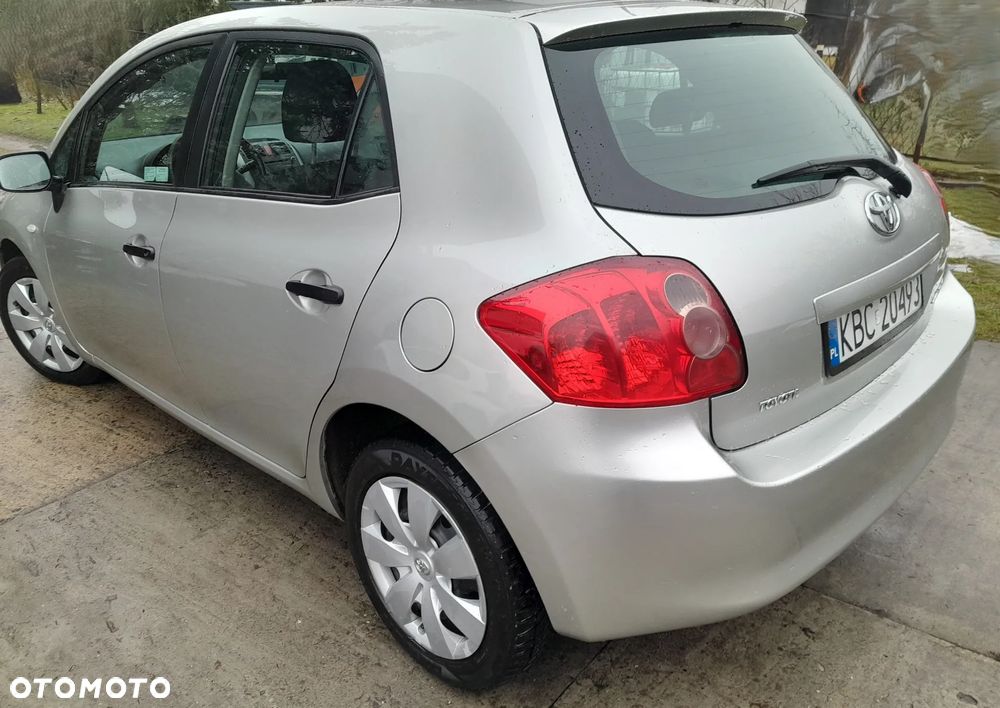 Toyota Auris 1.6 VVT-i Terra - 2